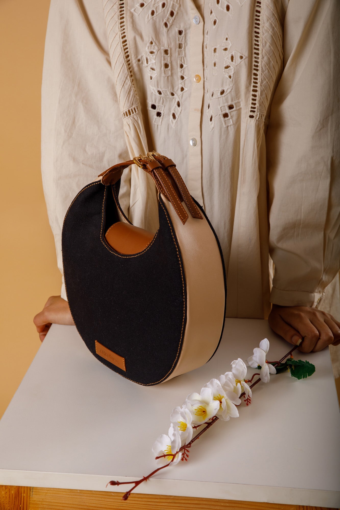 Luna Bag | Ivory Cowhide Curved Shoulder Bag | Songmont